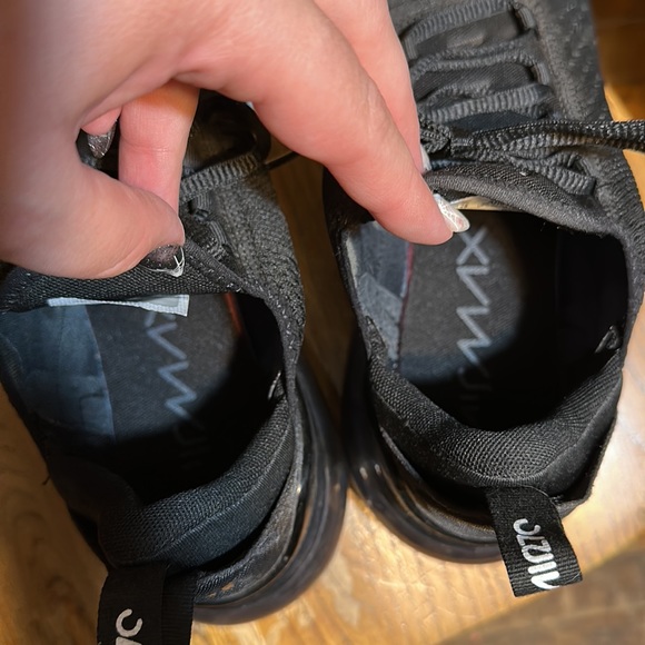 Barely worn Womens Nikes in great condition!! - Picture 5 of 8